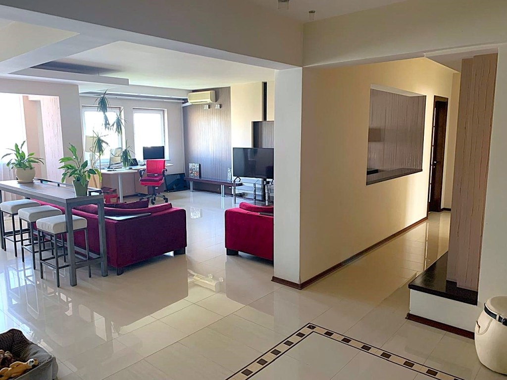 продажа многокомнатной квартиры номер A-174376 в Приморском районе, фото номер 18